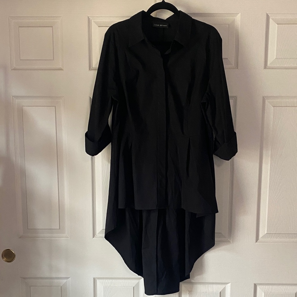 Lane Bryant black hi/low top.
P to P 25”
W 22”
F length 28 1/2
B length 43”